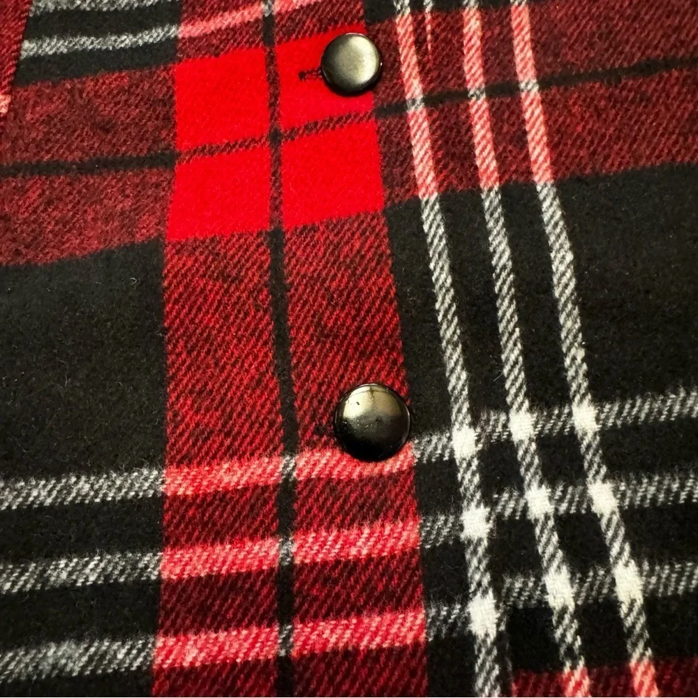 Chic Me Flannel Shirt Shacket Coat Plaid Red
Brushed Flannel Size Small NEW - Picture 6 of 15